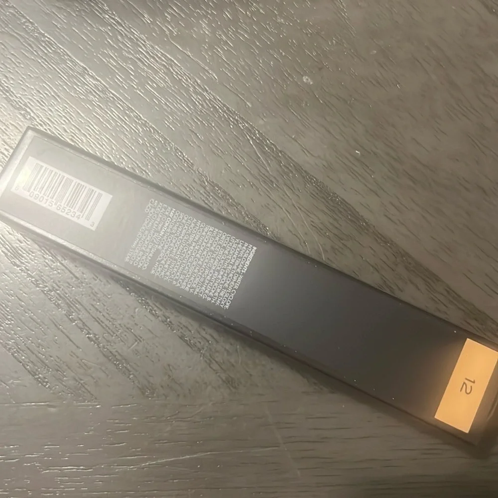 Surratt Surreal Skin Foundation Wand Shade 12 | Honey / Golden Ochre